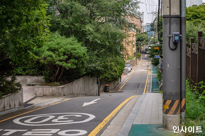 달리던 오토바이 공중으로 ‘붕’ 뜨게 만드는 대구 죽음의 과속 방지턱