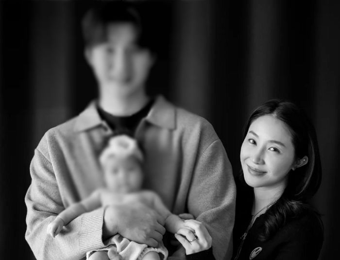 “딸이 자꾸 쳐다봐”...손목 다 가리는 ‘커다란 문신’보며 후회한 여돌 출신 가수