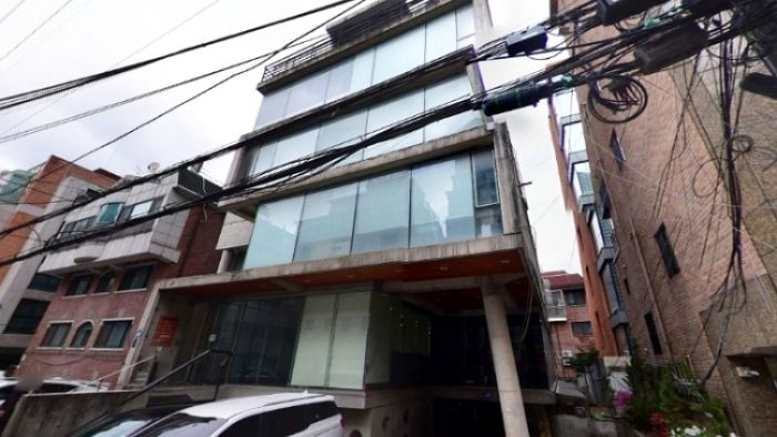 “37억에 사서 18년 만에 7배 이상 올라”...신사동 250억 빌딩 건물주 된 가수의 정체
