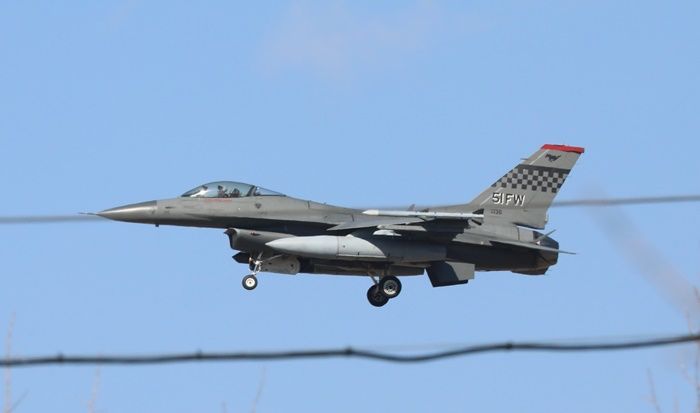 평택서 미군 전투기 1대 농지 추락...“조종사 비상 탈출”