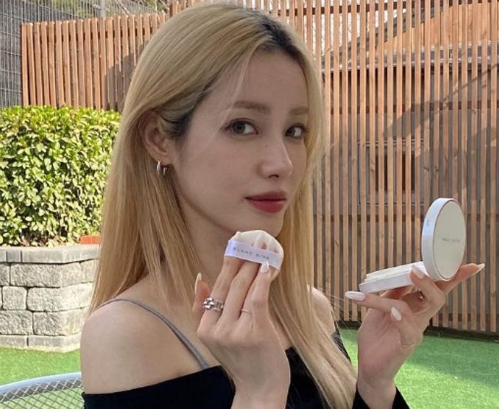 당당히 ‘얼굴+가슴’ 성형 고백했던 유깻잎...이번에는 ‘턱’ 수술 전후 모습 공개 (+사진)