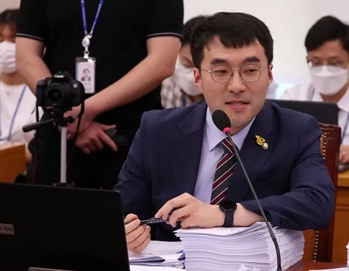 “현재 가치 9억 1천만원”...‘60억 코인’ 논란에 거래 내역 공개하며 해명한 김남국