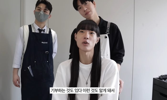 욕 먹으면서 ‘풀뱅+긴 생머리’ 고집한 남학생이 군대가기 전에 한 감동적인 선택 (영상)