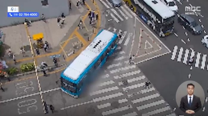 ‘우회전 신호등’ 적색에 우회전한 버스...횡단보도 건너던 9살 아이 치여 숨졌다