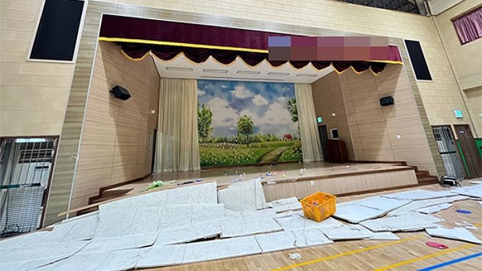 전남 여수 한 초등학교 체육관 천장 무너져 교사와 학생 12명 부상