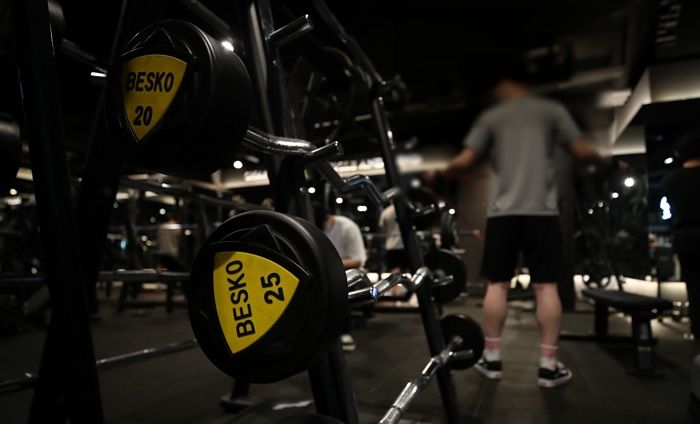 헬스장에서 몰래 찍은 여성 신체 사진 단톡방에 공유한 강남구청 청원경찰 ‘직위해제’