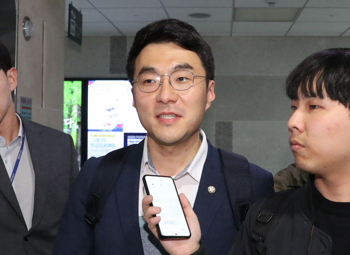 ‘코인 논란’ 김남국 탈당 선언...“무소속으로 정치공세 맞서 진실 밝힐것”