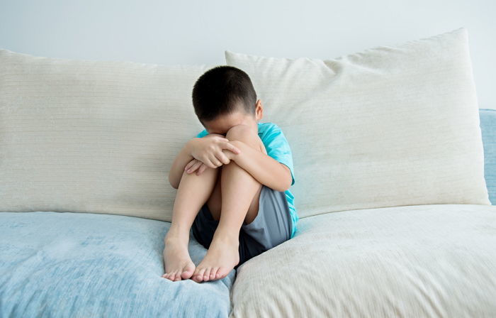 어린이집 통학버스에 ‘가방끈’ 걸린 2살 아이...70m 질질 끌려가