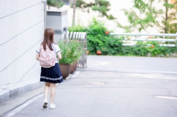 여고생한테 “임신시키겠다” 성희롱한 남성...경찰은 ‘귀가’시켰다