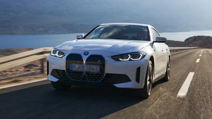 “세차 맡겨놓은 BMW i4 타고 출근한 세차장 사장님...차에서 담배 냄새도 납니다”