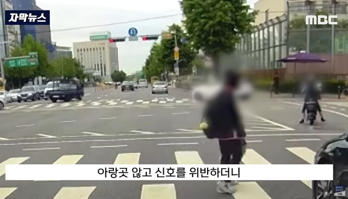 송파구 한 사거리서 ‘신호 위반’ 하던 여성 스쿠터 운전자...잠시 후 폭발했다 (영상)
