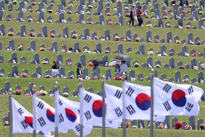 현충일(6일)인 내일, 전국 곳곳에 ‘소나기’...낮기온 최고 30도 ‘초여름’ 더위