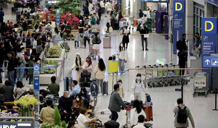 “일본 여행 예약했다면 빨리 ‘환전’ 하자”...엔화 8년만에 역대 최저 찍었다