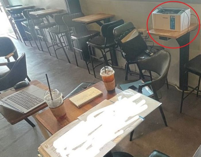 카페서 업무 보려고 프린터기까지 들고 온 신박한 ‘워커홀릭’ 손님