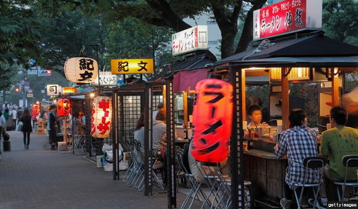 “일본 여행 중 현지 마트서 생선회·유부초밥·레몬사와 샀는데 7천원 나왔습니다”