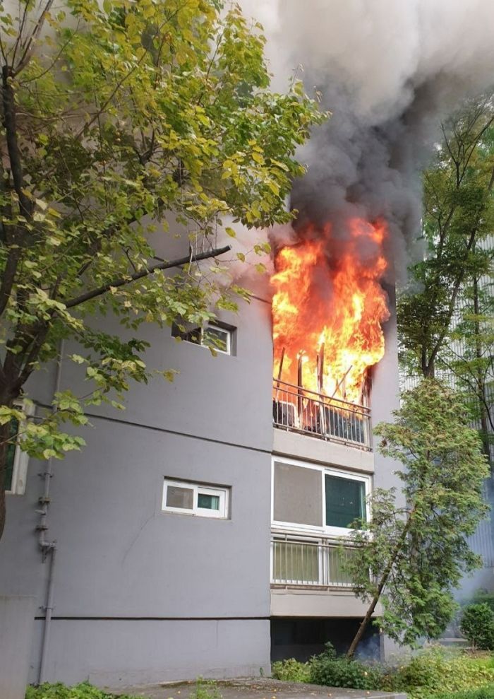 성남 분당 아파트서 화재 발생...초등학생 아들 숨지고 40대 아빠 위중