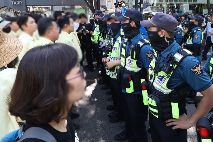 대구 ‘퀴어축제’ 날 공무원과 경찰 ‘몸싸움’...홍준표 시장, 단호한 입장 밝혔다
