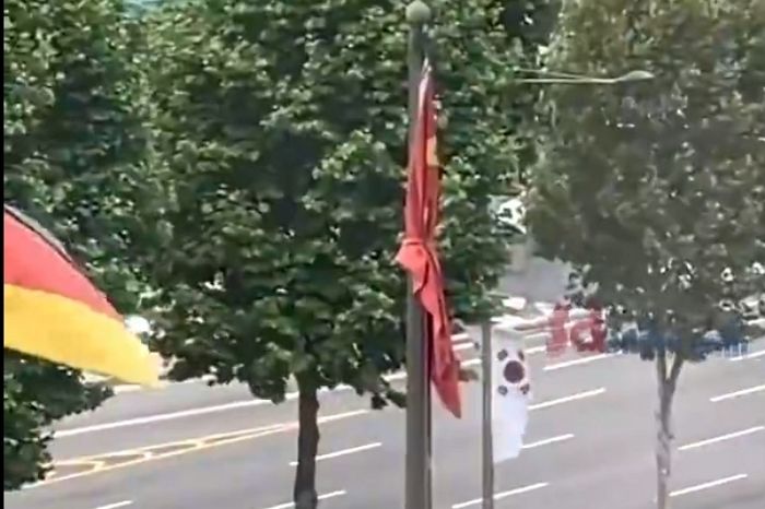 한국 호텔에서 묶인 채 발견된 ‘중국 국기’...출장 온 중국인 관광객이 보고 직접 풀었다