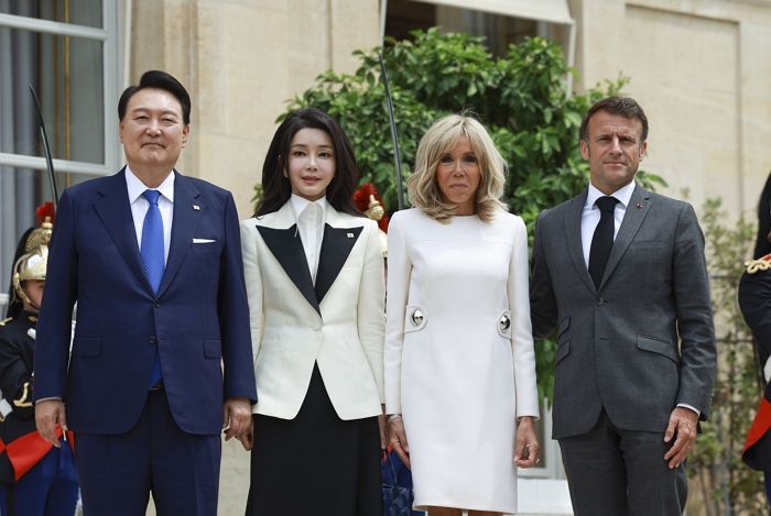 “사우디 왕자는 벤츠, 윤 대통령은 싸구려 차...” 프랑스 ‘의전 홀대’ 논란의 진실