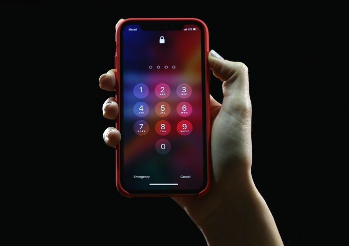 비번 알아내 연인 스마트폰 뒤지면 ‘비밀 침해죄’로 형사처벌받는다