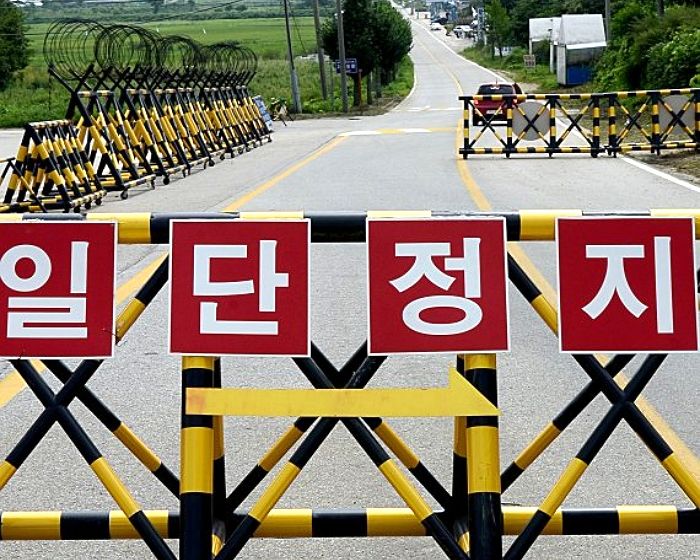 “통일전망대 가겠다” 오토바이 타고 ‘무단 통과’ 시도한 남성 3명...공포탄 쐈다