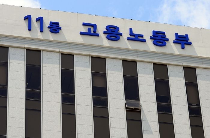 민주당이 제출한 17조 추경안에 ‘파업·불법 점거’ 중인 택배 노조원들도 지원 받는다