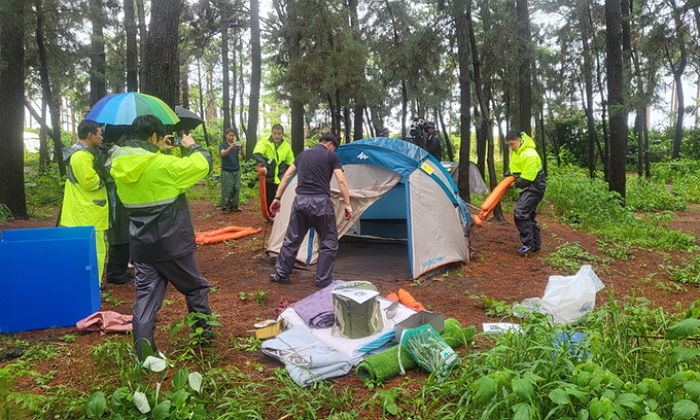 해수욕장에 콕콕 들어선 얌체 ‘알박기’ 텐트 강제 철거 나선 제주시 현장 (+영상)