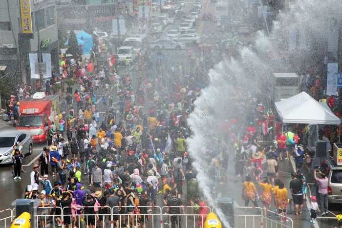 아무한테나 신나게 마구 물총쏴도 되는 ‘물총축제’ 다시 열린다