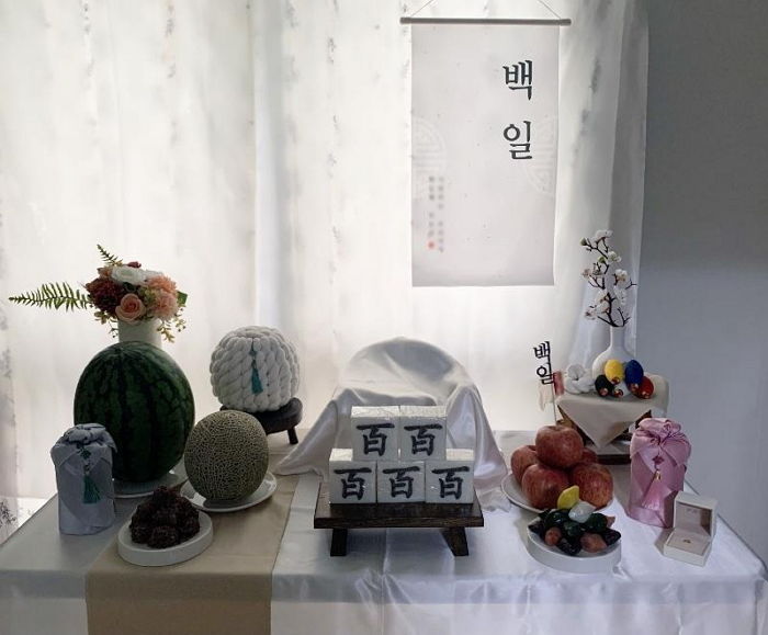 “경비 아저씨에게 아기 ‘백일 떡’ 드렸는데, 돈 봉투 주셔서 울컥했습니다”