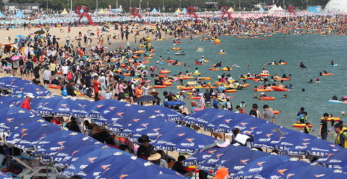 수십만명 몰릴 해운대 해수욕장...남자화장실 소변 보는 모습 ‘밖’에서 다 보인다 (+사진)