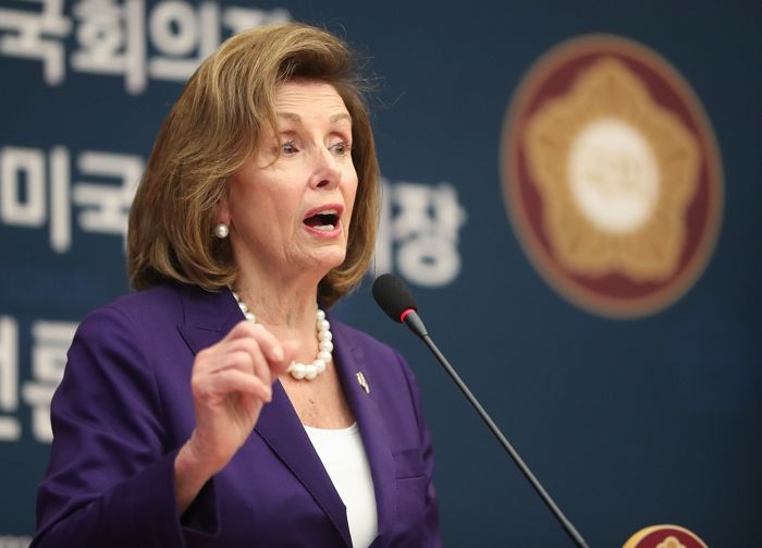 펠로시가 면담 공식 요청했는데 여름휴가 일정 있다며 거절한 윤 대통령