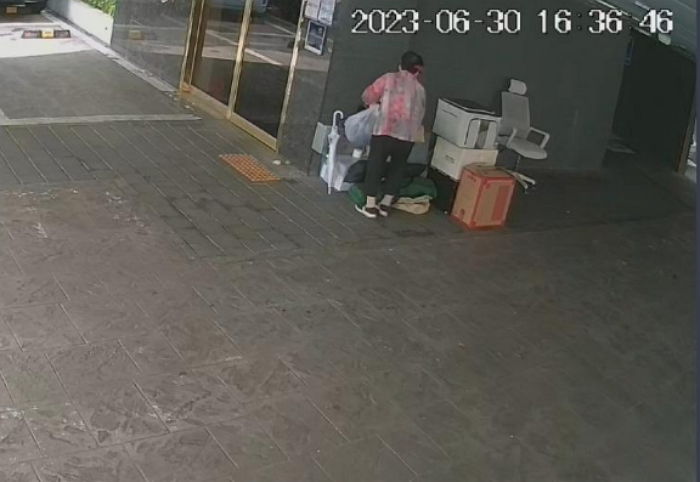 “저희 이삿짐에서 태블릿·휴지 훔치고, 가전 전선 싹 잘라간 할머니 두 명을 찾습니다”