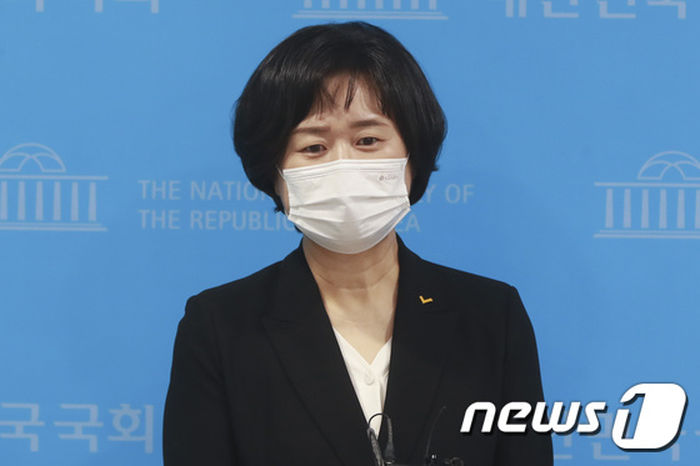 “첫 페미니스트 대통령 되겠다”…이정미 전 정의당 대표 대선 출마