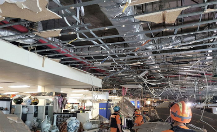 순식간에 천장 와르르 무너진 제주의 한 쇼핑몰 ‘붕괴’ 순간 (영상)