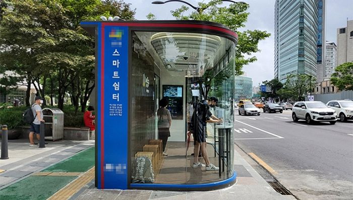 버스 정류장 쉼터 생기자 ‘쓰레기들’도 같이 생겼다 (사진)