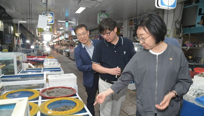 “하루 5만원도 못 벌어, 오염수 방류되면 누가 사 먹냐”...목포 수산업자들의 하소연