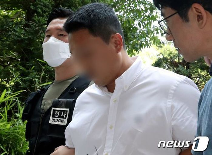 차 빼달라던 여성 폭행하고 침 뱉은 전직 보디빌더...영장심사 출석 ‘고개 푹’