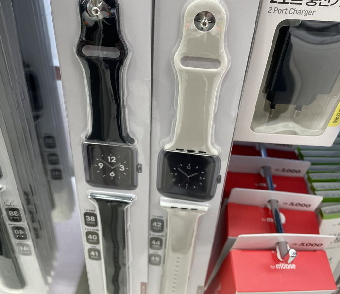 단돈 3천원인데 “애플 정품과 똑같은 퀄리티 자랑한다”는 다이소 애플워치 스트랩