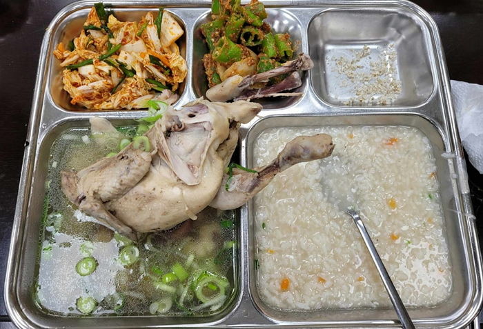 “25년 군 생활 중 이렇게 맛있는 밥은 처음”...육군 간부가 공개한 ‘초복’ 군대 급식