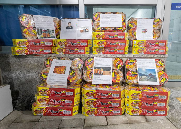 “119는 혐오시설 아닙니다”...광교 소방대에는 응원 편지 붙여진 선물이 쌓였다