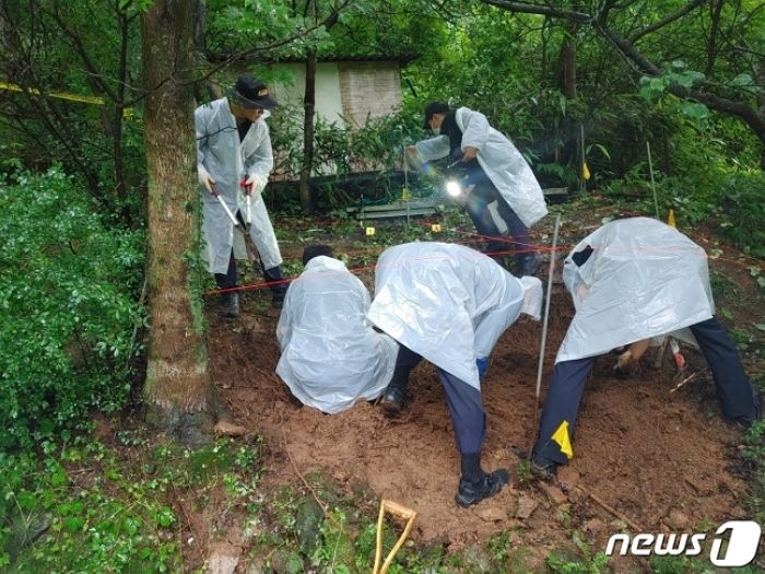 “살아 있는 아이 매장했다” 친모 진술 번복...‘살인죄’ 적용