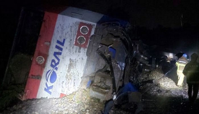 폭우에 산사태로 무궁화호 ‘탈선’ 사고...코레일 “모든 일반열차 운행 중지”