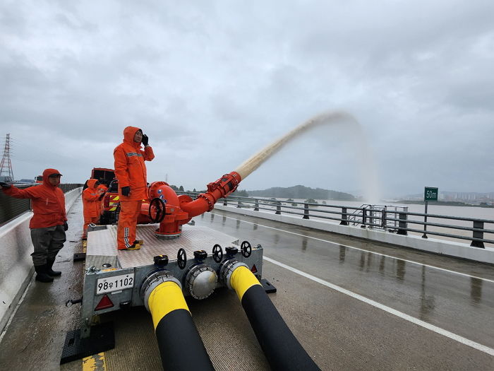 “6만t 물 한 번에 쏟아졌다”...청주 지하차도 침수 당시 영상 보니