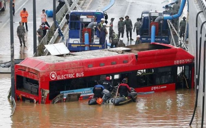 “퇴근길 30분씩 전화하던 착한 치과의사 아들”...오송 지하차도에 퍼지는 울음소리