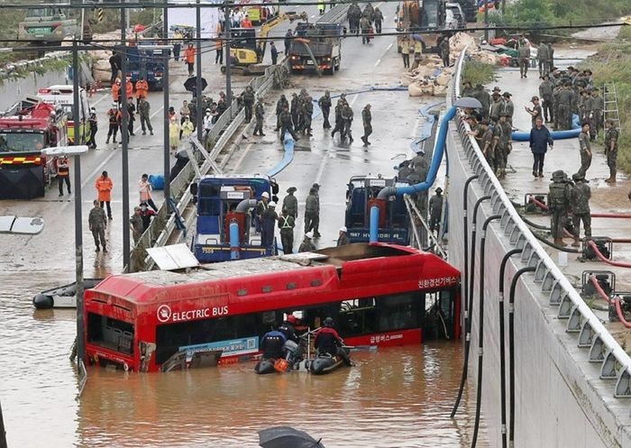 “버스에 물 차...” 친구들과 여행 가려 시내버스 탔다 숨진 24살 여성의 ‘마지막 통화’