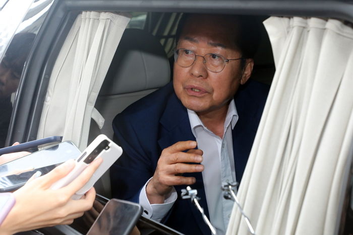 ‘폭우’ 쏟아져 인명피해 속출한 주말, ‘골프’ 쳐 논란된 홍준표가 버럭하며 한 말