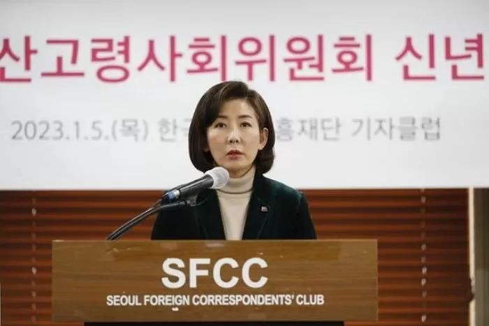 ‘아이 낳으면 빚 탕감’ 정책 제시한 나경원에 “개인 의견”이라며 선 그은 대통령실