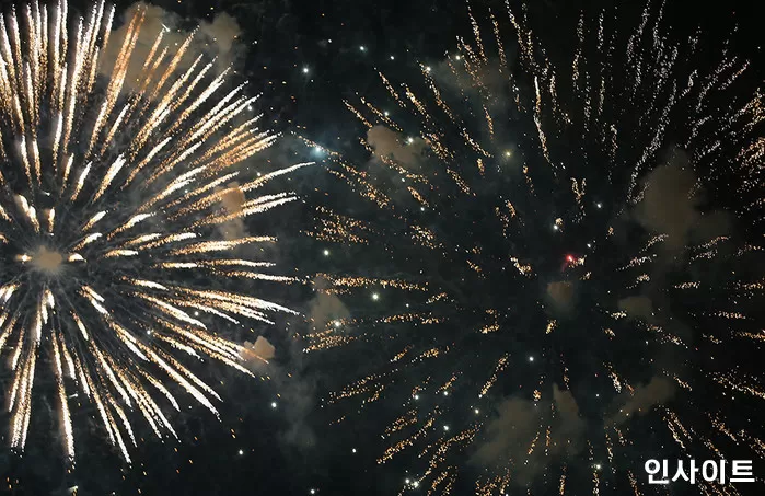 ‘여의도 불꽃축제’ 가서 깨지는 커플 많다...‘불꽃 축제 징크스’ 있는 이유