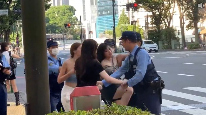 “공안한테는 꼼짝 못하면서..” 중국 여성들이 일본 경찰 폭행했다는 영상 확산 중