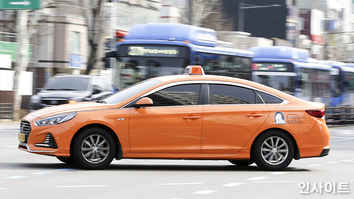 요금 올리면 좋을 줄 알았던 택시회사들, 줄줄이 망하고 있다 (영상)